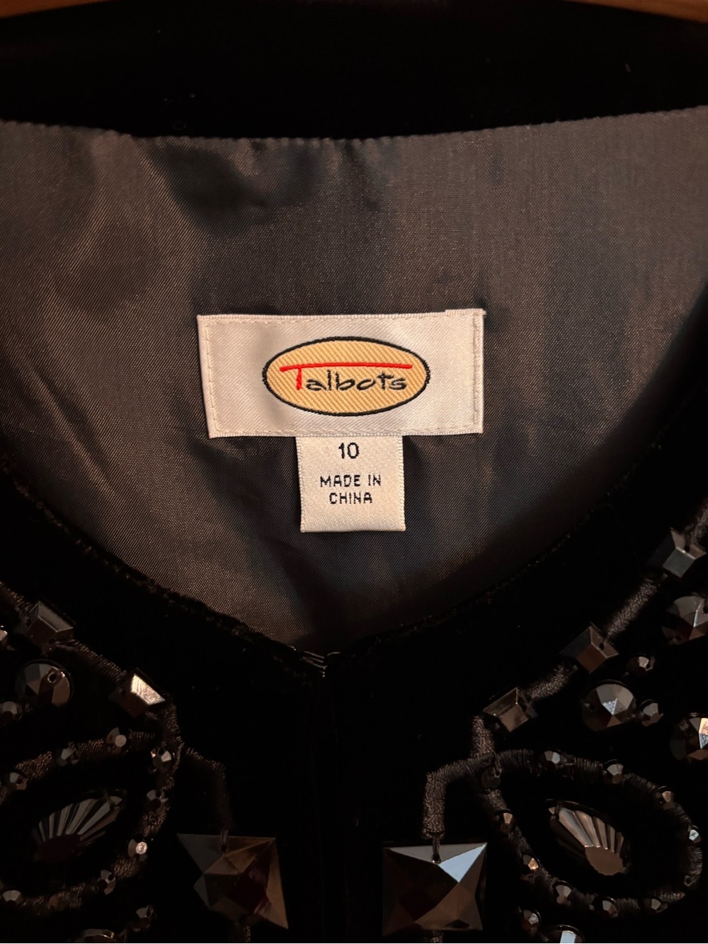 Talbot’s NWT Vintage Black Velvet with Bead embellishment Top - Picture 3 of 12